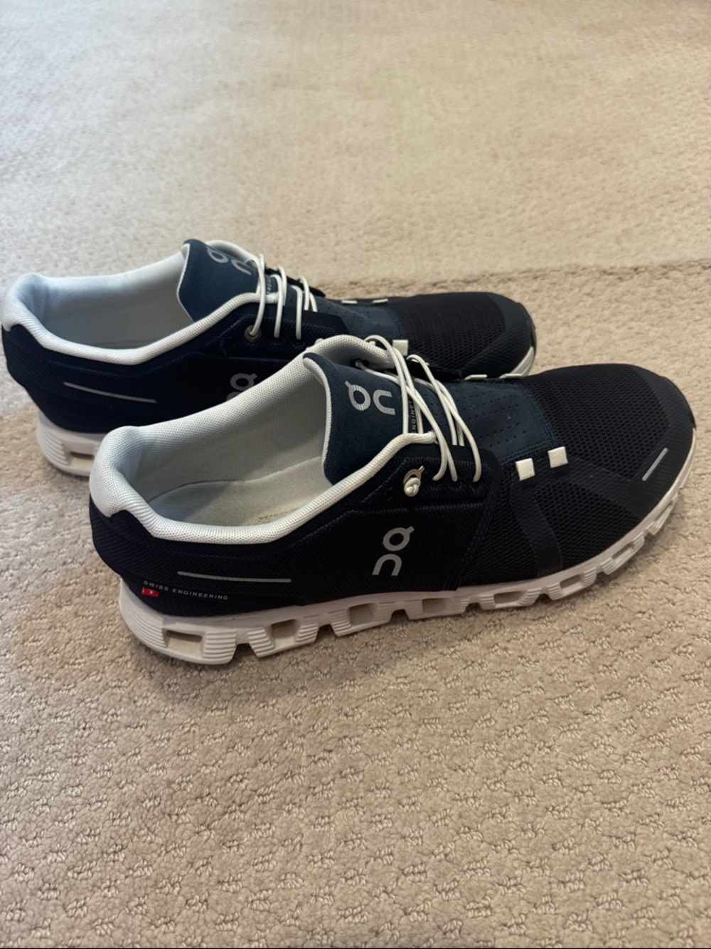 On Men's Sz 10.5 Running Shoes in Navy and White